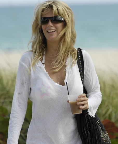 Rachel Hunter - Miami beach bikini candids - FamousFix