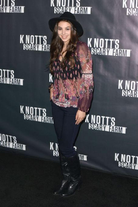 Kira Kosarin: Knott's Scary Farm Black Carpet