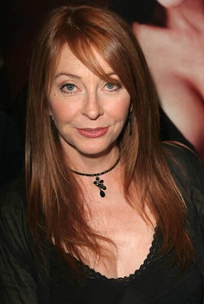 Elvira | Cassandra Peterson Picture #15585885 - 400 x 596 - FanPix.Net