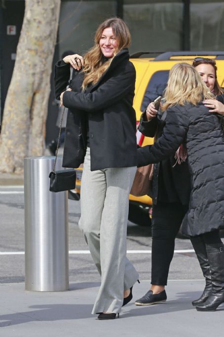 Gisele Bündchen: out and about - FamousFix