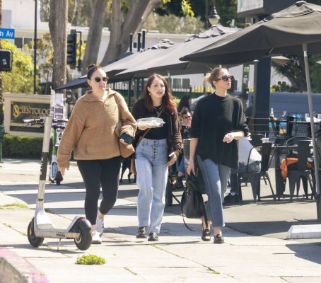 Stassi Schroeder – Seen with friends over lunch in Los Feliz