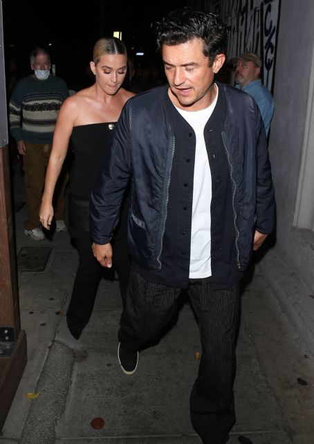 Katy Perry – With Orlando Bloom arrive for dinner at Craig’s in West Hollywood