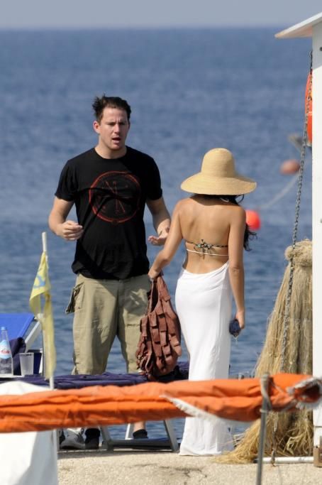 Jenna Dewan and Channing Tatum on Ischia Beach July 12, 2010 Picture ...