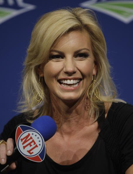 Faith Hill - Pregame Show And National Anthem Press Conference In Tampa, 29.01.2009.
