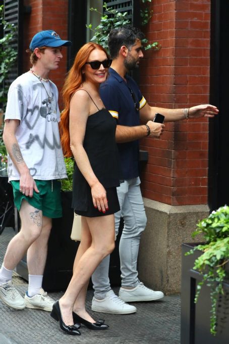 Lindsay Lohan – Seen after shopping in New York