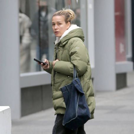Piper Perabo – Out in New York