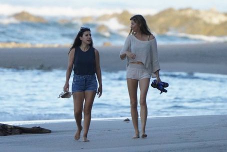 Gisele Bundchen – Seen on the beach with a friend in Costa Rica