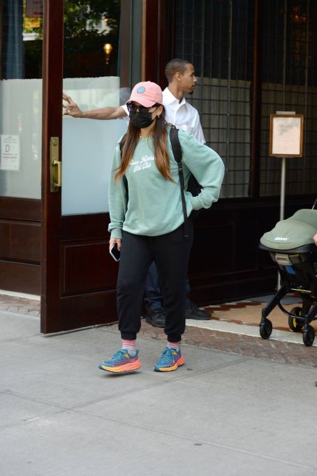 Olivia Munn – Exits her hotel in New York