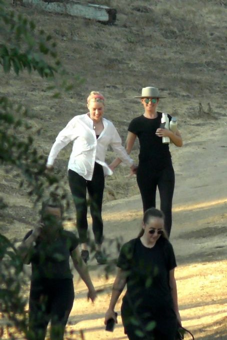 Amber Heard – With a friends on a hike in Los Angeles | Amber Heard ...