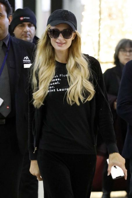 Paris Hilton – Arrives at the Airport in Melbourne