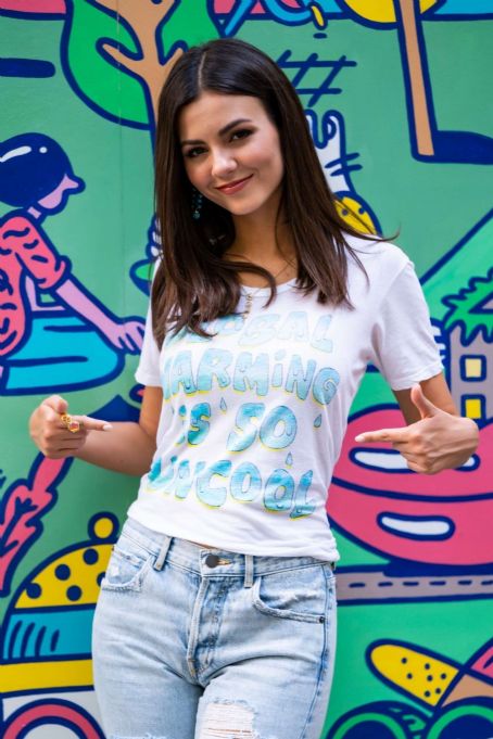 Victoria Justice – ‘Pledge for Planet’ Photocall in NYC | Victoria