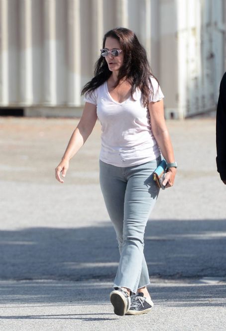 Kristin Davis – Running errands in Los Angeles