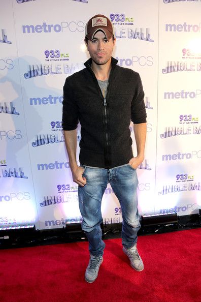 Enrique Iglesias Fashion And Style Enrique Iglesias Dress