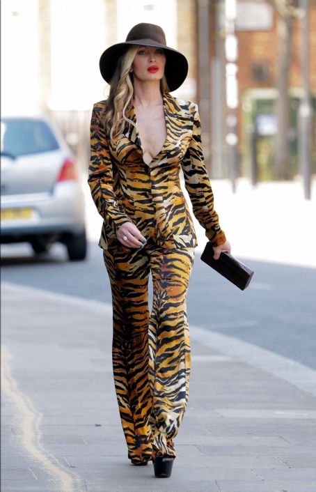 Caprice Bourret In A Plunging Tiger Print Power Suit In London Caprice Bourret Picture 6030