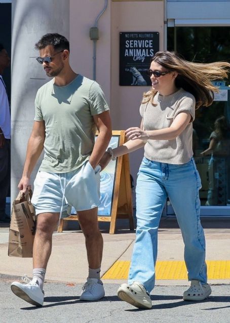 Who is Taylor Lautner dating? Taylor Lautner girlfriend, wife