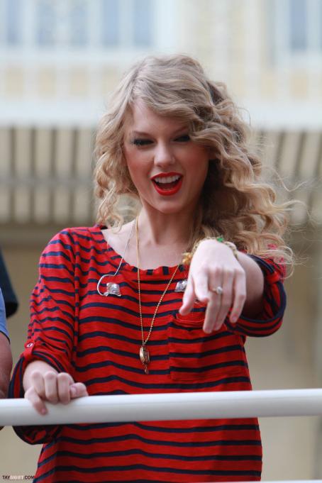 Taylor Swift goodbye | Taylor Swift Picture #16324479 - 454 x 681 ...