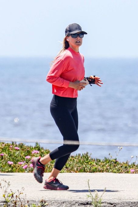 Ali Larter – Goes for a run in Santa Monica | Ali Larter Picture