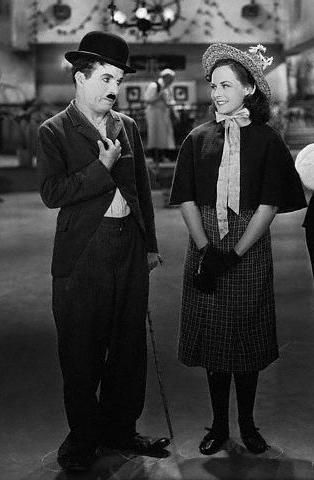 Paulette Goddard and Charlie Chaplin in Modern Times (1936) Picture ...