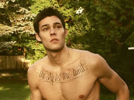 Holden Nowell Pics - Holden Nowell Photo Gallery - 2019 - Magazine ...