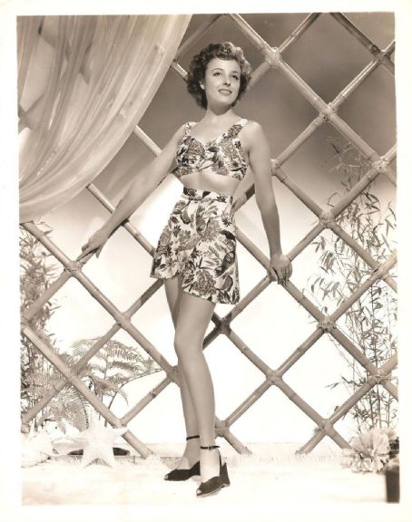 Laraine Day - FamousFix