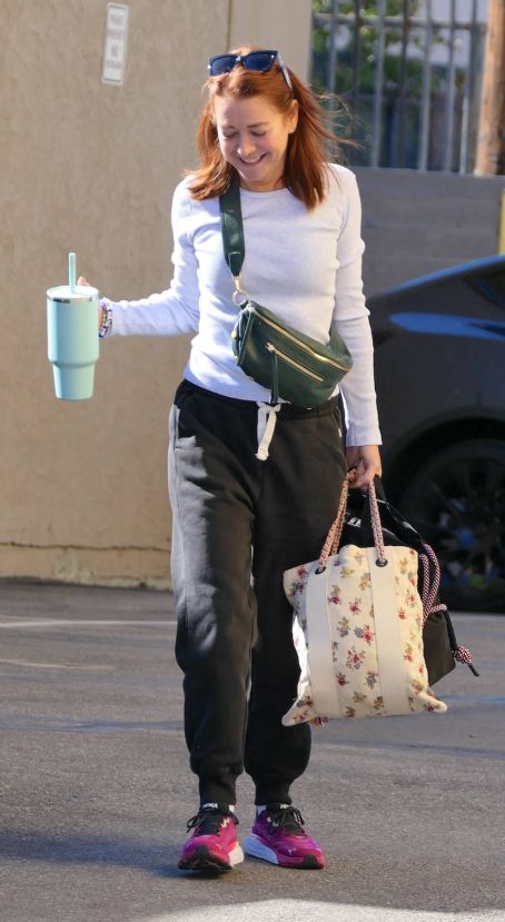 Alyson Hannigan – Headint to DWTS Finals Rehearsals in Los Angeles