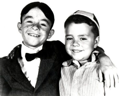 Still of George 'Spanky' McFarland and Carl 'Alfalfa' Switzer in The Little Rascals (1955)