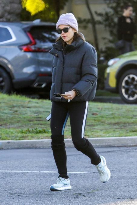 Jennifer Garner – Goes for a solo walk - FamousFix