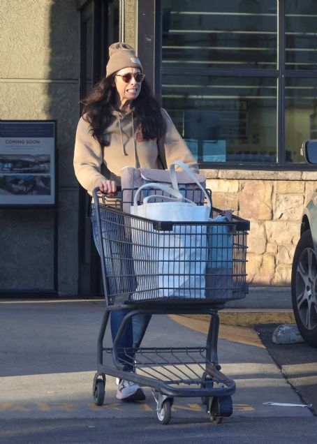 Sarah Silverman – Grocery shopping at Gelson’s Market in Los Feliz