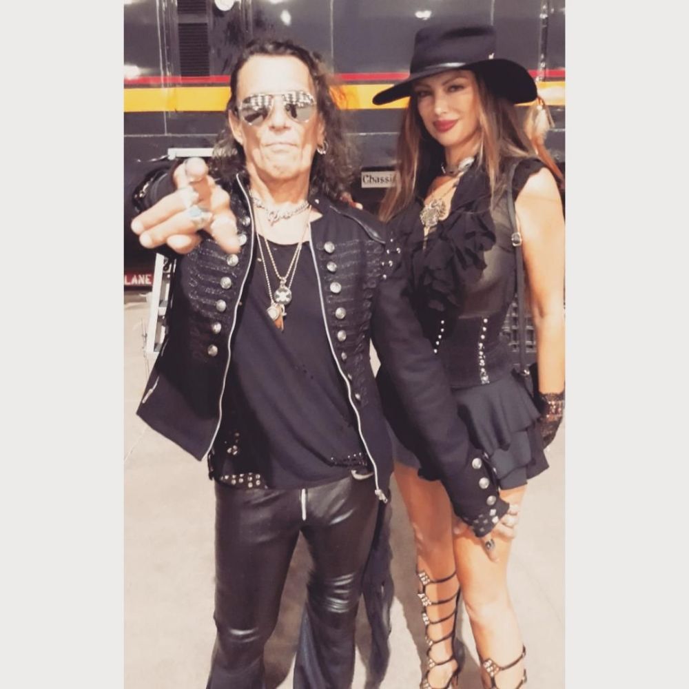 Who is Stephen Pearcy dating? Stephen Pearcy girlfriend, wife