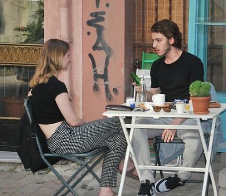 Who is Yasemin Szawlowski dating? Yasemin Szawlowski boyfriend, husband