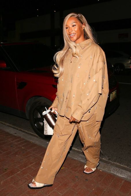 Savannah James – Seen at A.O.C restaurant in West Hollywood