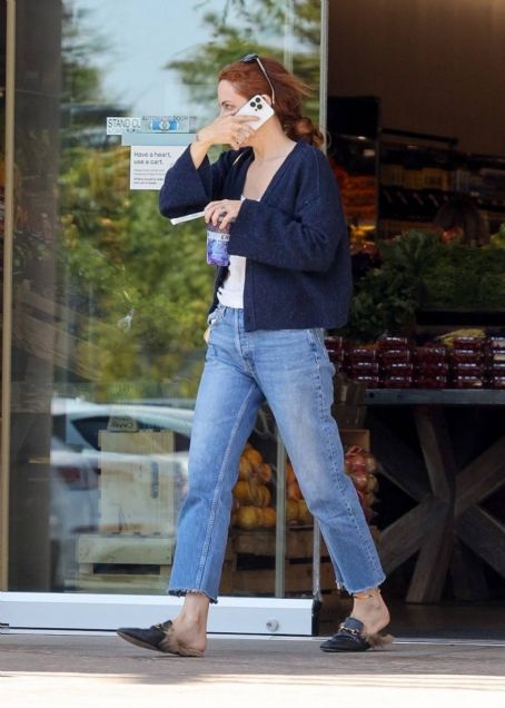 Riley Keough – makes a quick stop for a smoothie at Erewhon Market in Los Angeles