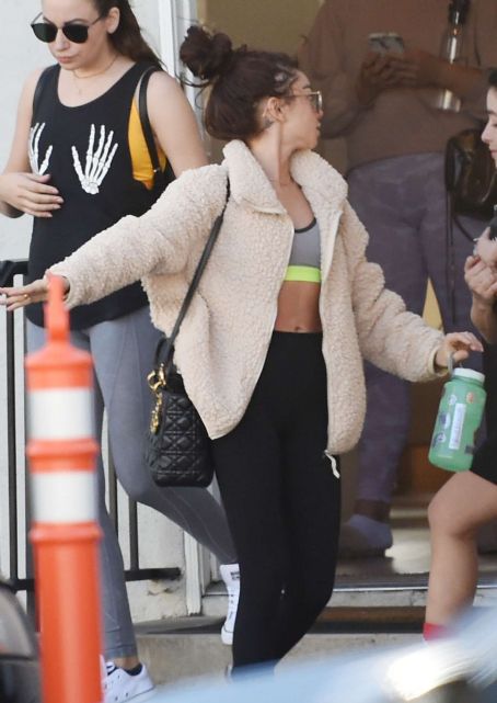 Sarah Hyland – Leaves Pilates class in Los Angeles | Sarah Hyland