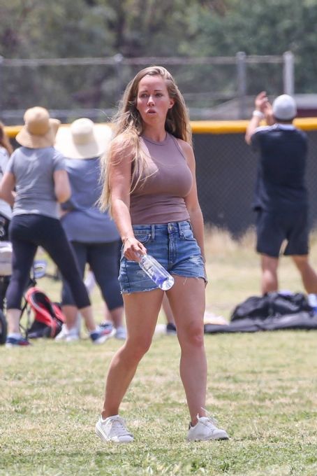 Kendra Wilkinson – Watching her daughter Alijah’s soccer game in Los ...