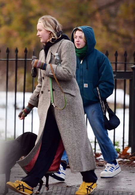 Anais Gallagher – Seen on a walk around Primrose Hill - FamousFix