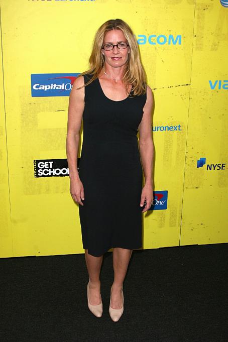 Elisabeth Shue - Premiere And Conference 'Get Schooled' At Paramount Studios On September 8, 2009 In Los Angeles, California