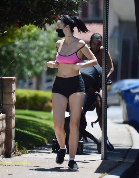 Jayde Nicole in Shorts and Sports Bra – Out for a hike in the Hollywood  Hills - FamousFix.com post