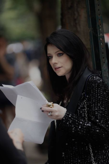 Michelle Trachtenberg – On the set of ‘Gossip Girl’ in New York