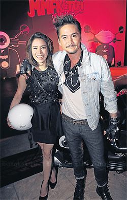 Manatsanun Phanlerdwongsakul and Ananda Everingham - Hookup