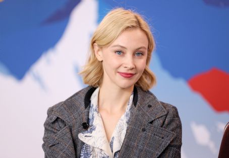 Who Is Sarah Gadon Dating? Sarah Gadon Boyfriend, Husband