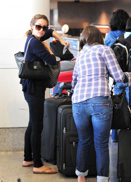 Lauren Conrad Leaving LAX Airport October 10, 2007 – Star Style