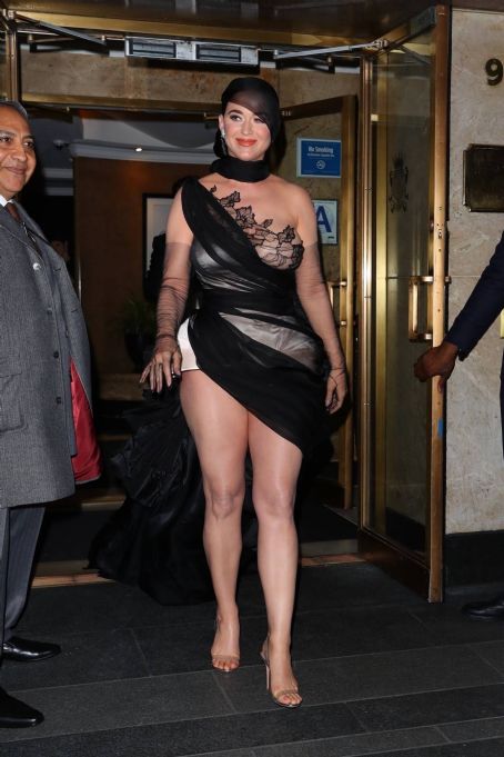 Katy Perry – Heads to Met Gala in New York