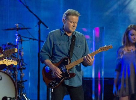 Who is Don Henley dating? Don Henley girlfriend, wife