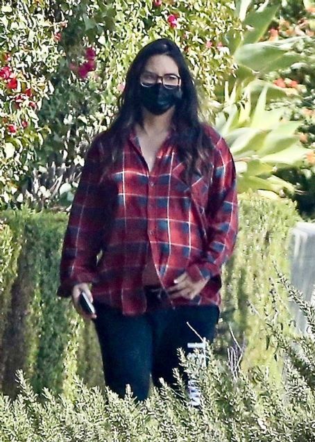 Olivia Munn – Reveals Her Growing Baby Bump In Los Angeles | Olivia ...