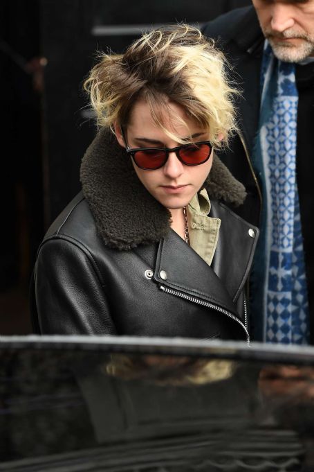 Kristen Stewart – Leaves Capital Radio in London - FamousFix