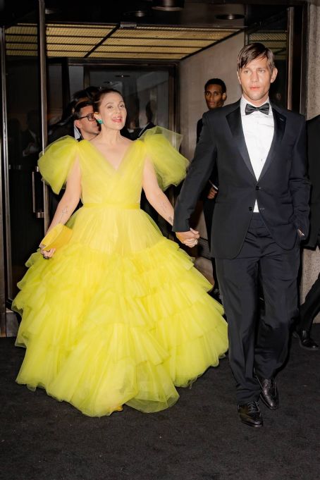 Drew Barrymore – With a mystery man’s leaving the CFDA Awards in New York