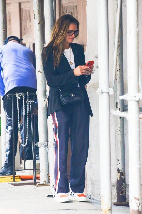 Brooke Shields – Chatting on her phone in New York - FamousFix.com post