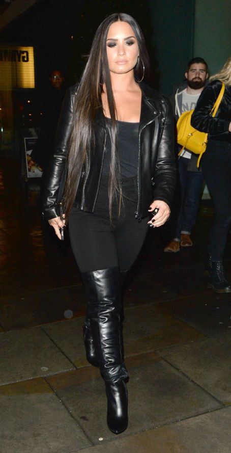 Demi Lovato – Arriving at Wembley Stadium in London - FamousFix