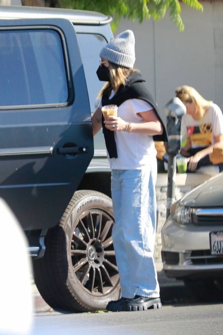 Ashley Tisdale – Get some iced coffee while out in Los Feliz | Ashley