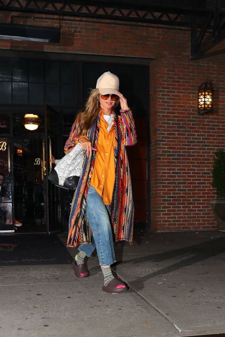 Heidi Klum – checks out of the Bowery Hotel in NY